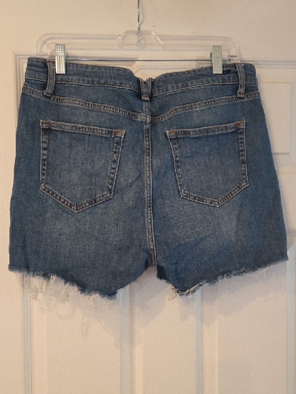 Vineyard Vines Medium Blue Denim Frayed Hem Cutoff Shorts - Picture 2 of 5